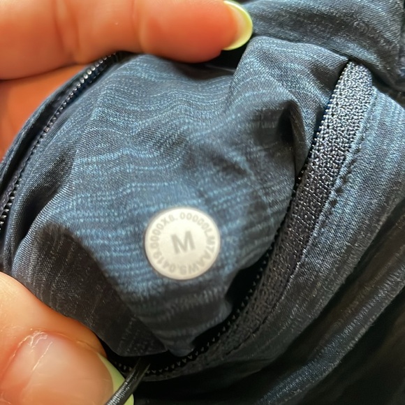 Mens lululemon shorts. - Picture 4 of 4